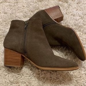 Aldo size 8 fall suede army green boots 2 inch heel